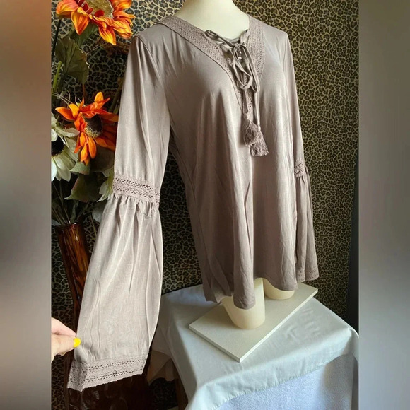 🌴3/$30🌴DOE & RAE Khaki Bell Long Sleeve Embroidered/Tasseled Boho Top NWT - Picture 4 of 10